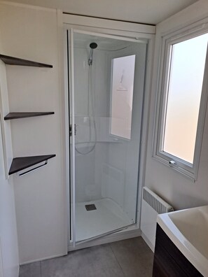 Een douche, een haardroger