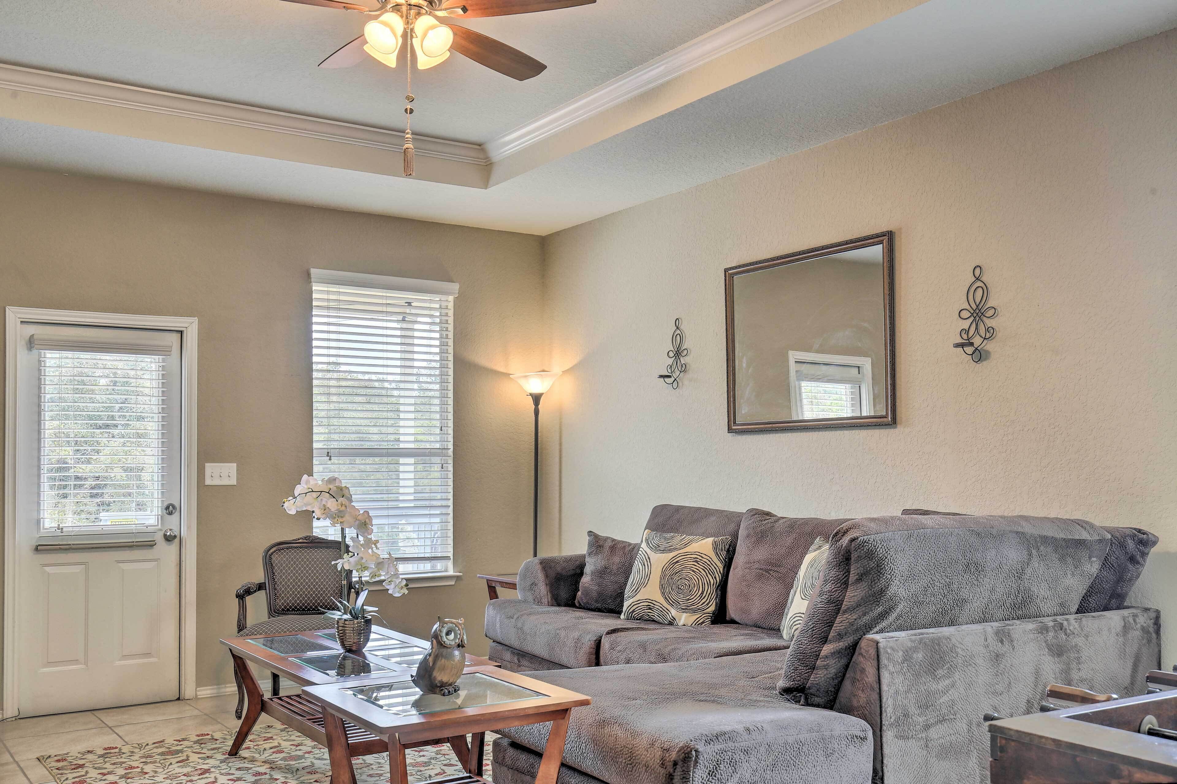 San Antonio Abode Near Golf, Shops + Dining!