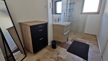 Douche, articles de toilette écologiques, sÚche-cheveux