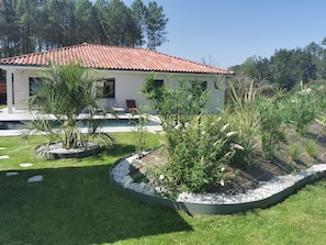 Property grounds - Villa SAKURA 4* in Léon. Whether you're a sportsman or a farmer, your vacation will be exceptional. (Léon)