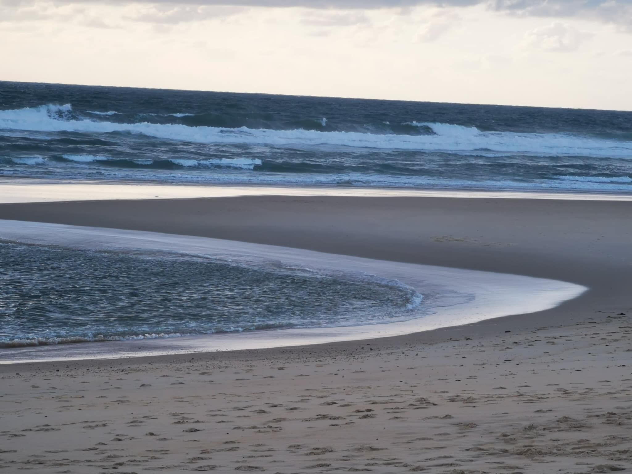 Vlak bij het strand, ligstoelen