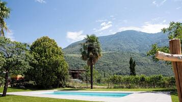 Een verwarmd zwembad