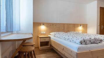 2 bedrooms, WiFi (free), bed sheets