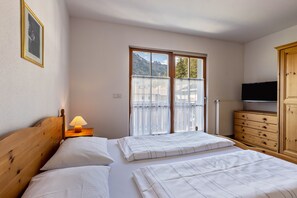 3 bedrooms, free WiFi, bed sheets
