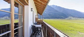 Apartment 'Peintenhof Typ B' with Mountain View, Balcony & Wi-Fi