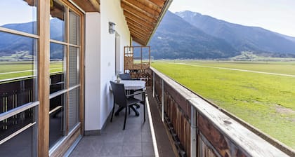 Appartement 'Peintenhof Typ B' avec vue sur les montagnes, balcon et Wi-Fi