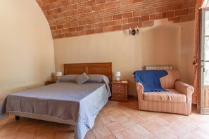 Free WiFi, bed sheets - Studio Apartment "Pianosa" with Sea View, Garden, Wi-Fi & Shared Pool (Piombino)