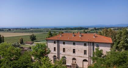 Apartment "Montecristo" with Sea View, Wi-Fi, Pool & A/C