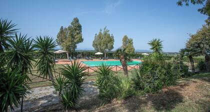 Apartment "Giannutri" with Sea View, Wi-Fi, Pool & A/C