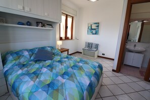 1 bedroom, iron/ironing board, free WiFi, bed sheets - Apartment 'Casa Vacanze Sophia Otranto' with Sea View, Terrace and Air Conditioning (otranto)