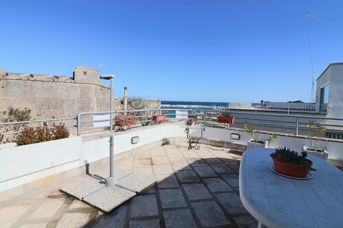 Apartment 'Casa Vacanze Sophia Otranto' with Sea View, Terrace & A/C
