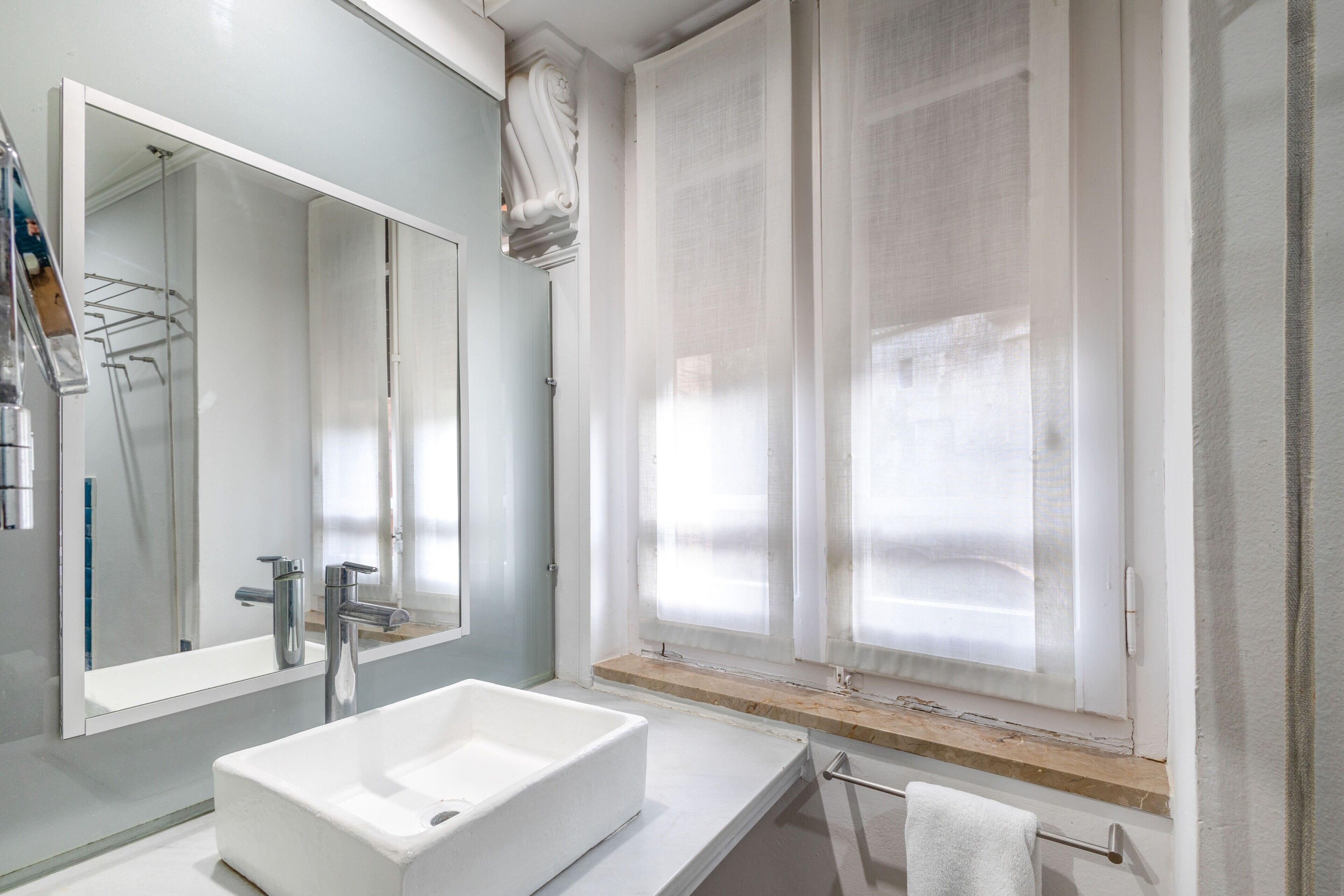 Shower, towels