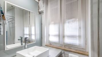 Shower, towels