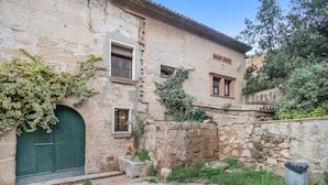 Unclassified image, 2 of 42, button - Holiday Home "Can Lluís" with Mountain View, Pool, Garden & Wi-Fi (Capellades)
