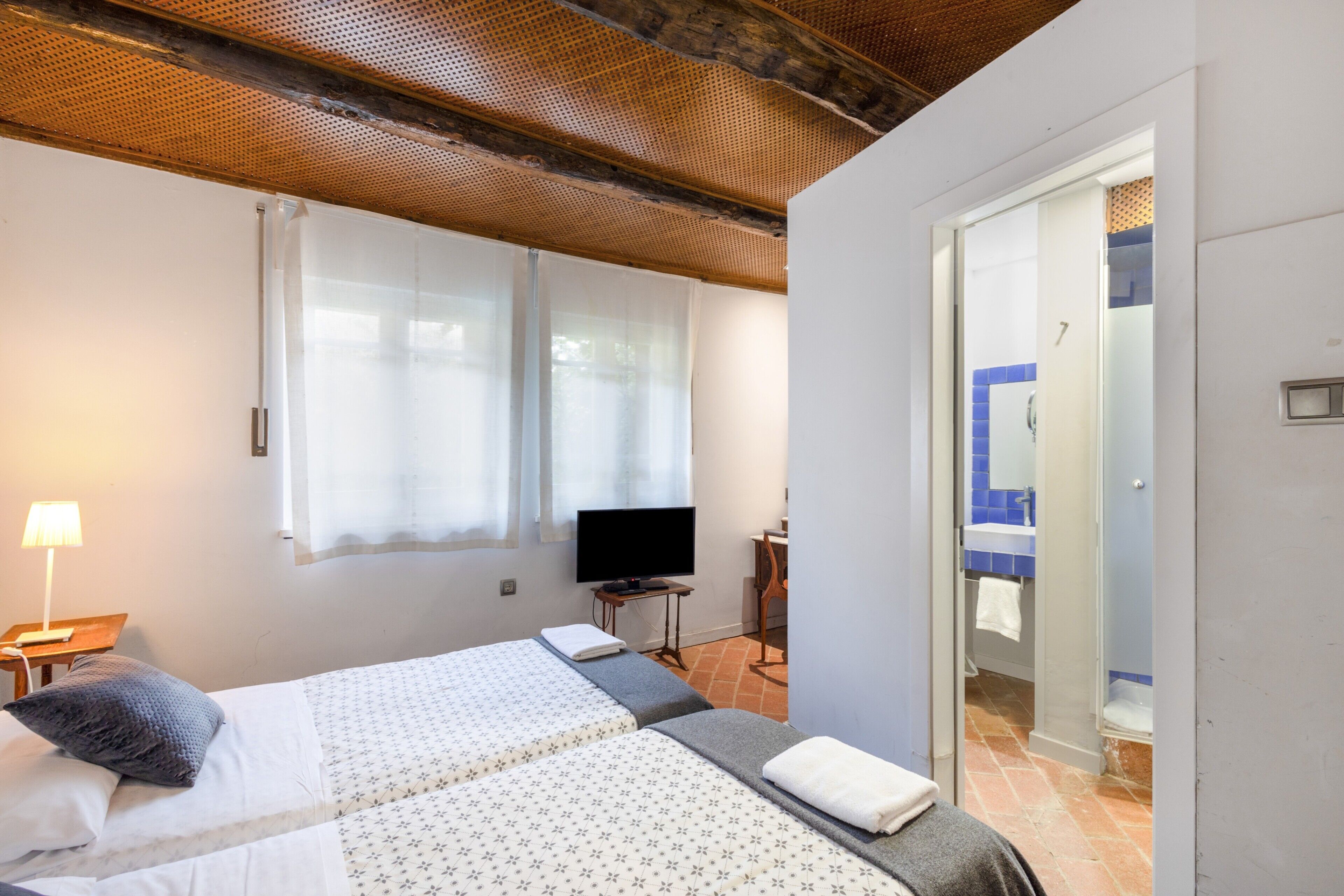 7 dormitorios, wifi gratis, ropa de cama