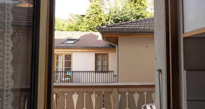 Studio au centre du village de St Gervais avec balcon