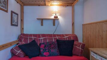 1 chambre, fer et planche Ă repasser, Wi-Fi gratuit, draps fournis