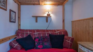 1 chambre, fer et planche à repasser, Wi-Fi gratuit, draps fournis