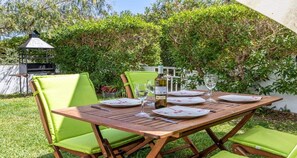 Outdoor dining - Apartment "Francisca" with Garden, Pool, A/C & Wi-Fi (Pollenca)