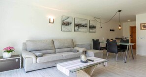 TV - Apartment "Francisca" with Garden, Pool, A/C & Wi-Fi (Pollenca)