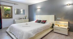 2 bedrooms, iron/ironing board, free WiFi, bed sheets - Apartment "Francisca" with Garden, Pool, A/C & Wi-Fi (Pollenca)