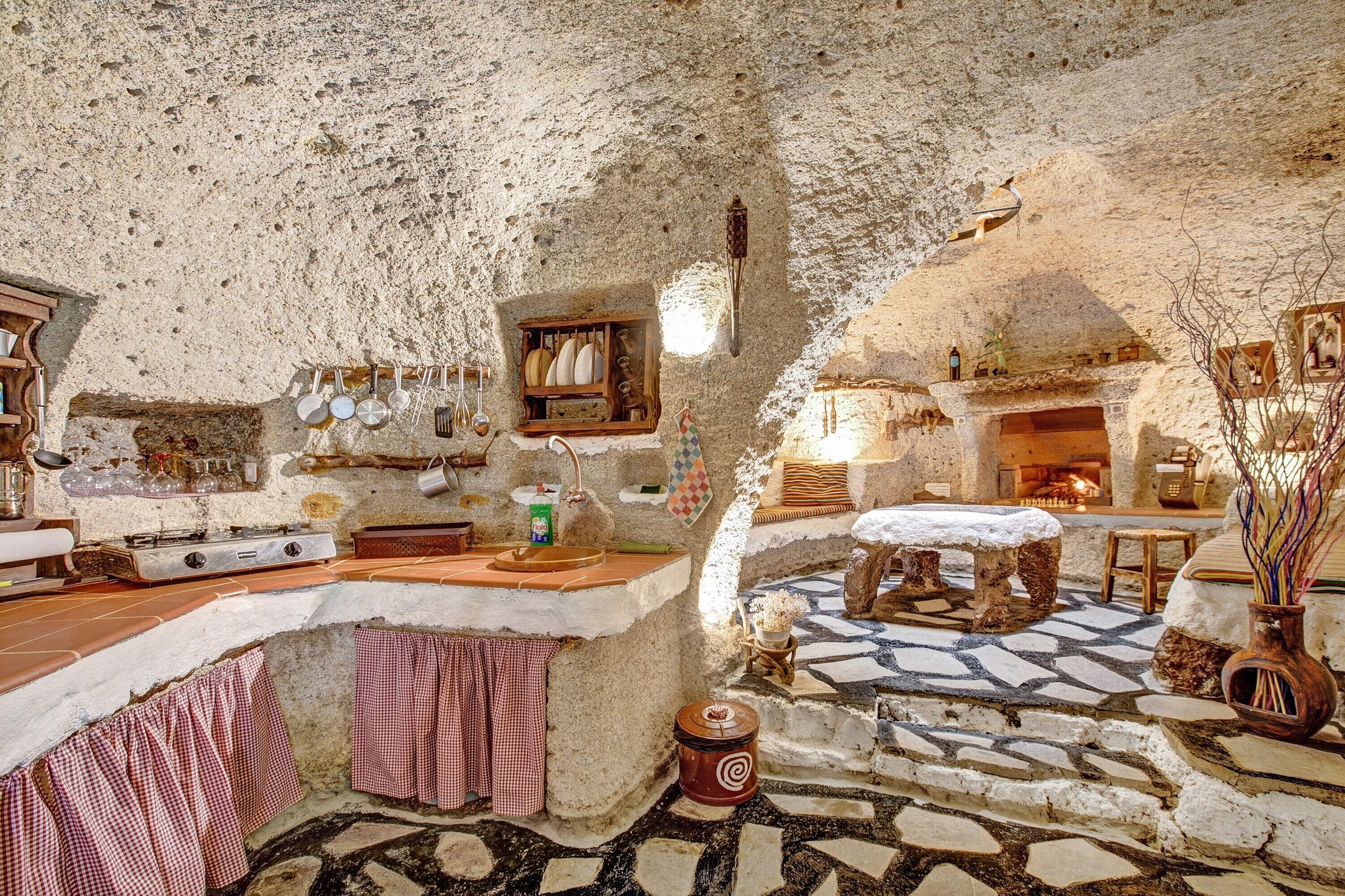 Frigorifero, piano cottura, macchina per tè/caffè, tostapane