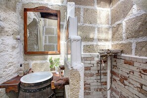 Regadera y secadora de cabello 