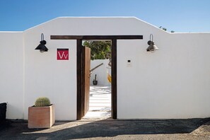 Exterior detail - Apartment "El Jable" with Mountain Views, Garden, Air Conditioning and Wi-Fi (Arrecife)