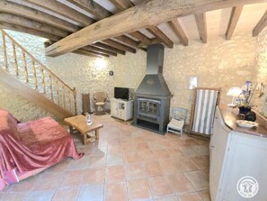 TV, fireplace - Charming house in the forest near Eymet, pets allowed (Eymet)