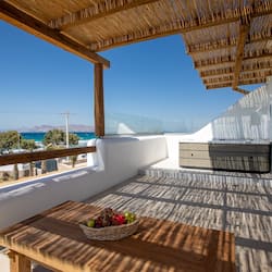 Superior Studio Suite, 1 Queen Bed, Jetted Tub, Sea View