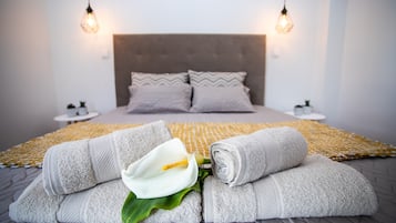 5 bedrooms, iron/ironing board, free WiFi, bed sheets