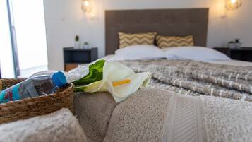 5 bedrooms, iron/ironing board, free WiFi, bed sheets