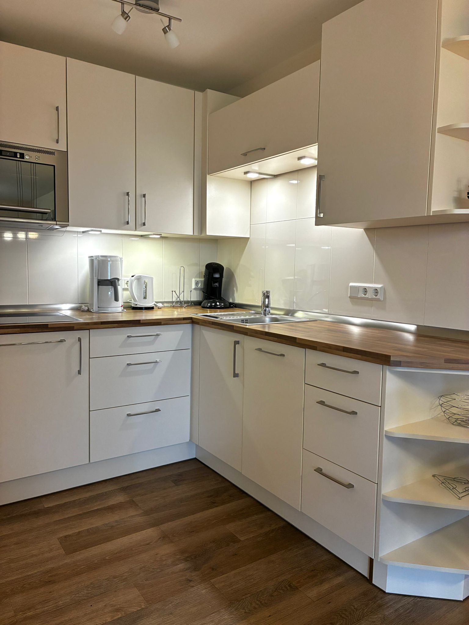 冷蔵庫、電子レンジ