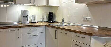 冷蔵庫、電子レンジ