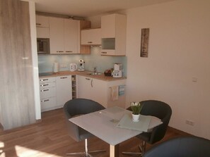 Kühlschrank, Mikrowelle, Ofen, Geschirrspüler