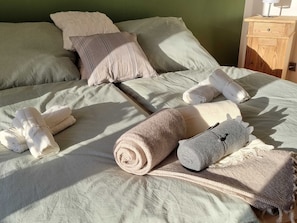 2 chambres, bureau, Wi-Fi, draps fournis