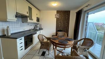 Réfrigérateur, micro-ondes, lave-vaisselle, cafetiÚre/bouilloire