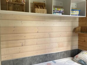 2 عدّة غرف نوم وخدمة الإنترنت