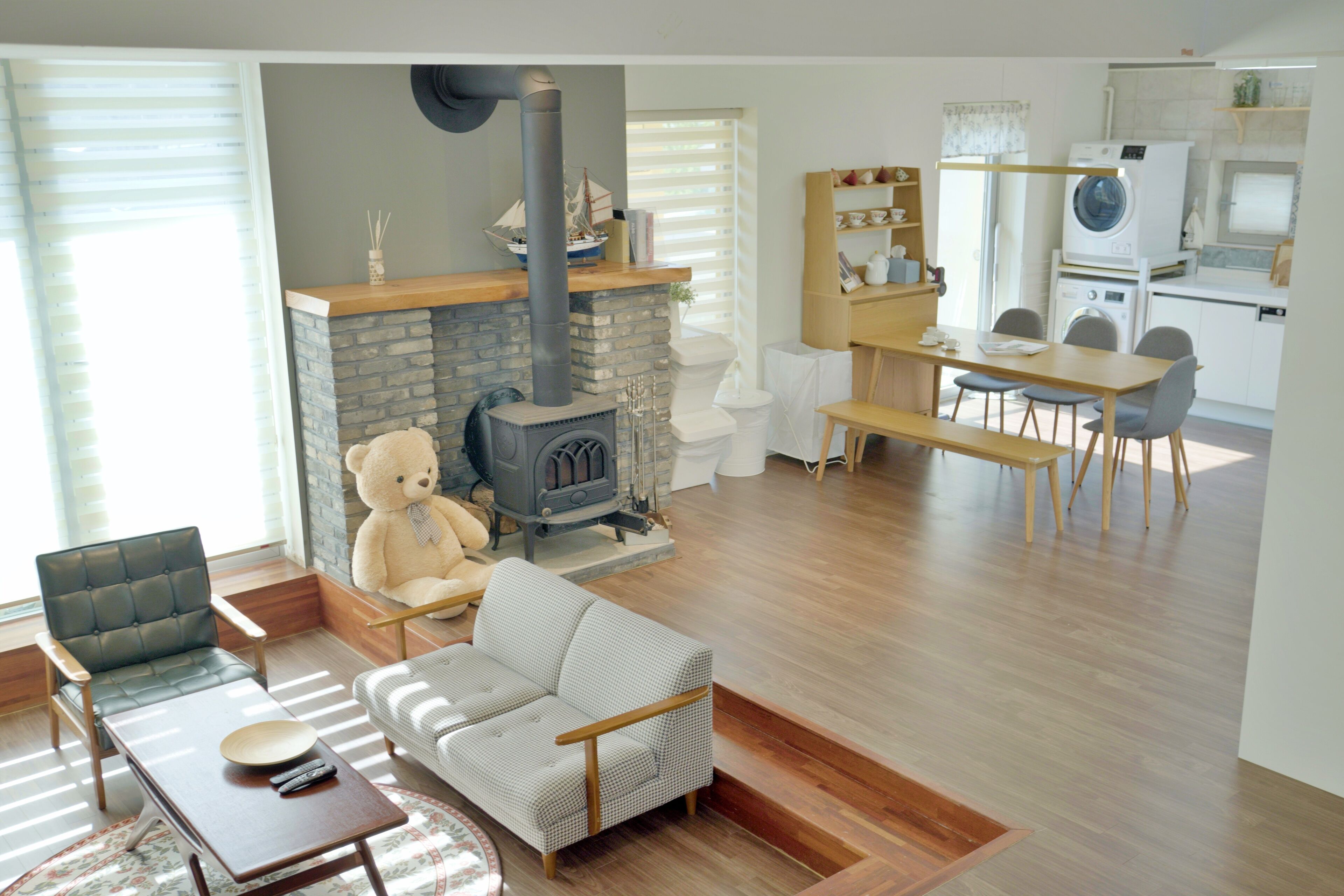 Smart TV, fireplace, Netflix, streaming services