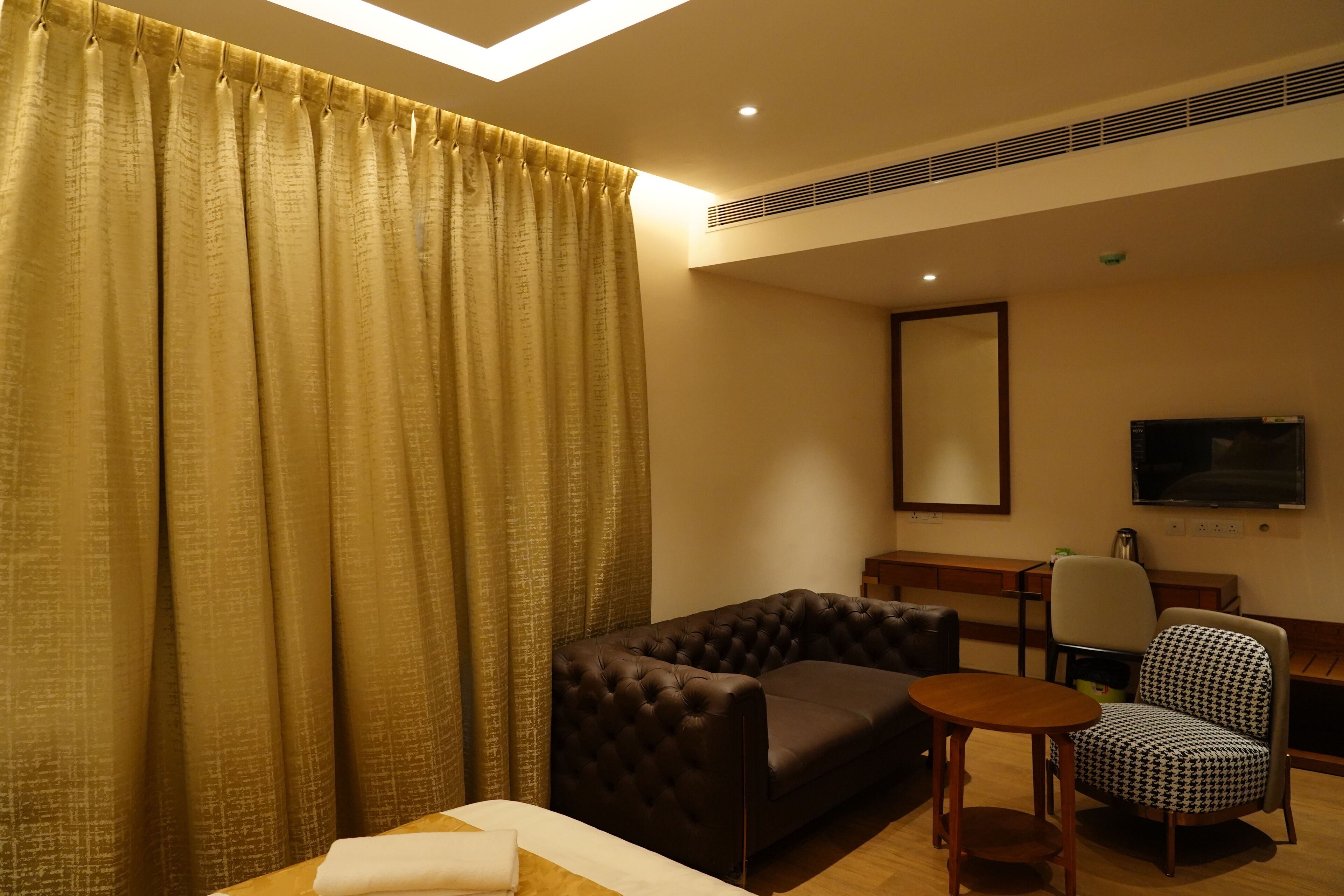 Foto - The Kings Park Grand-Near US Consulate