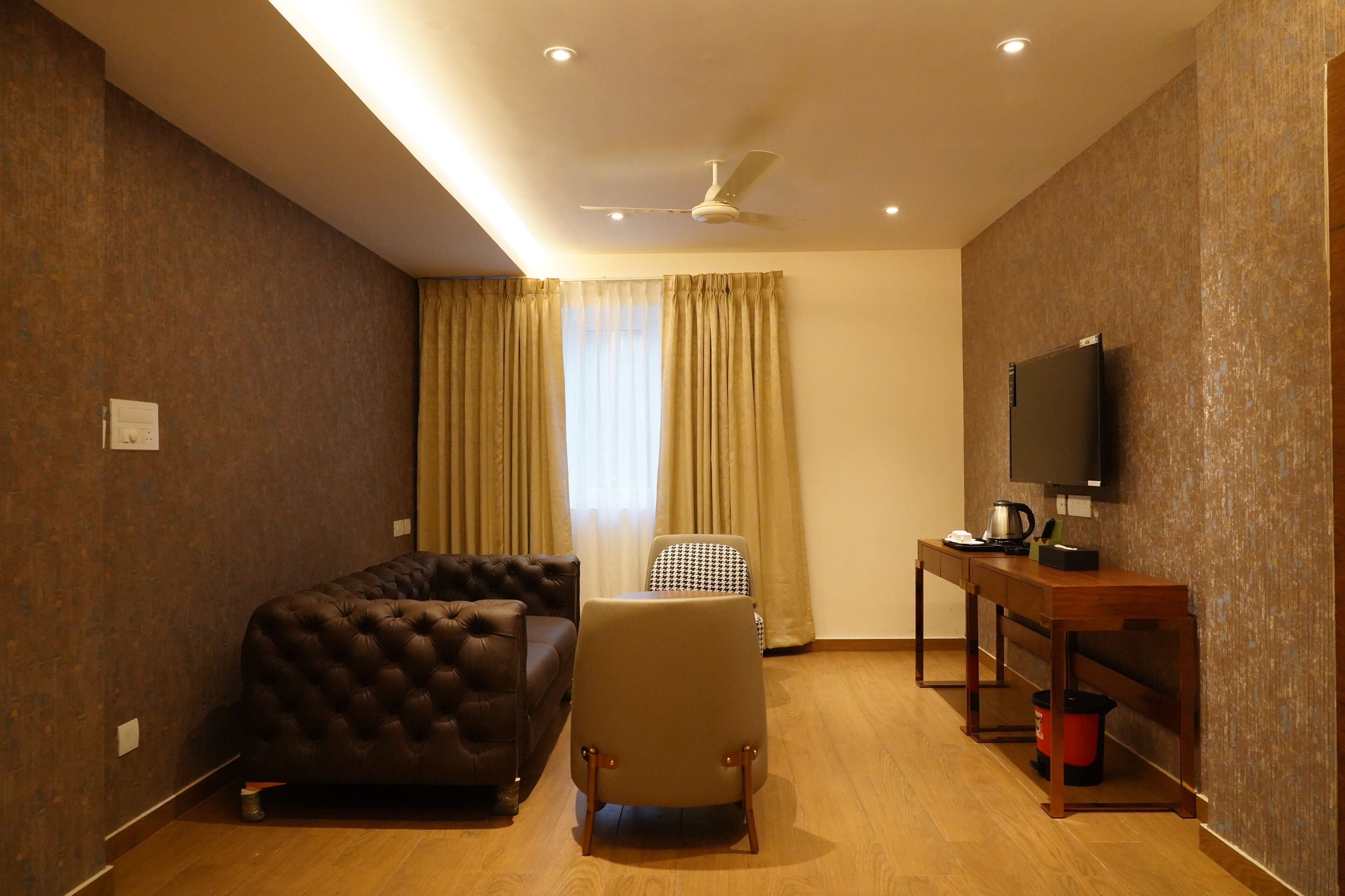 junior suite | living room | 32-inch smart tv with satellite channels, tv