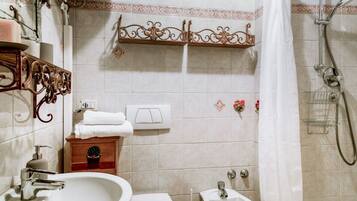 Doccia, asciugacapelli, bidet