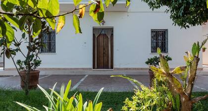 Cozy abode surrounded by greenery, just 10 minutes from the sea