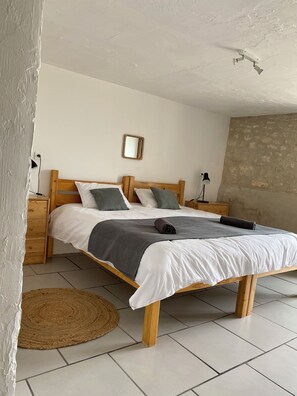 3 bedrooms, iron/ironing board, travel crib, free WiFi