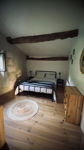3 bedrooms, iron/ironing board, travel cot, free WiFi