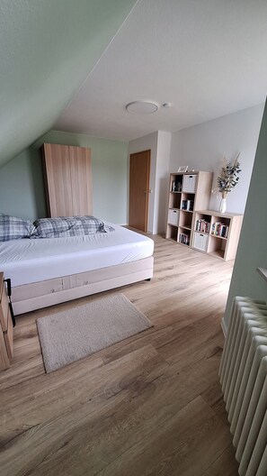 3 quartos, escrivaninha, Wi-Fi de cortesia, roupa de cama