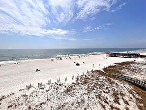 On the beach - 🌊 The weather is nice in paradise. Beach waves is what the Dr ordered. 🦀🐳 (Gulf Shores)