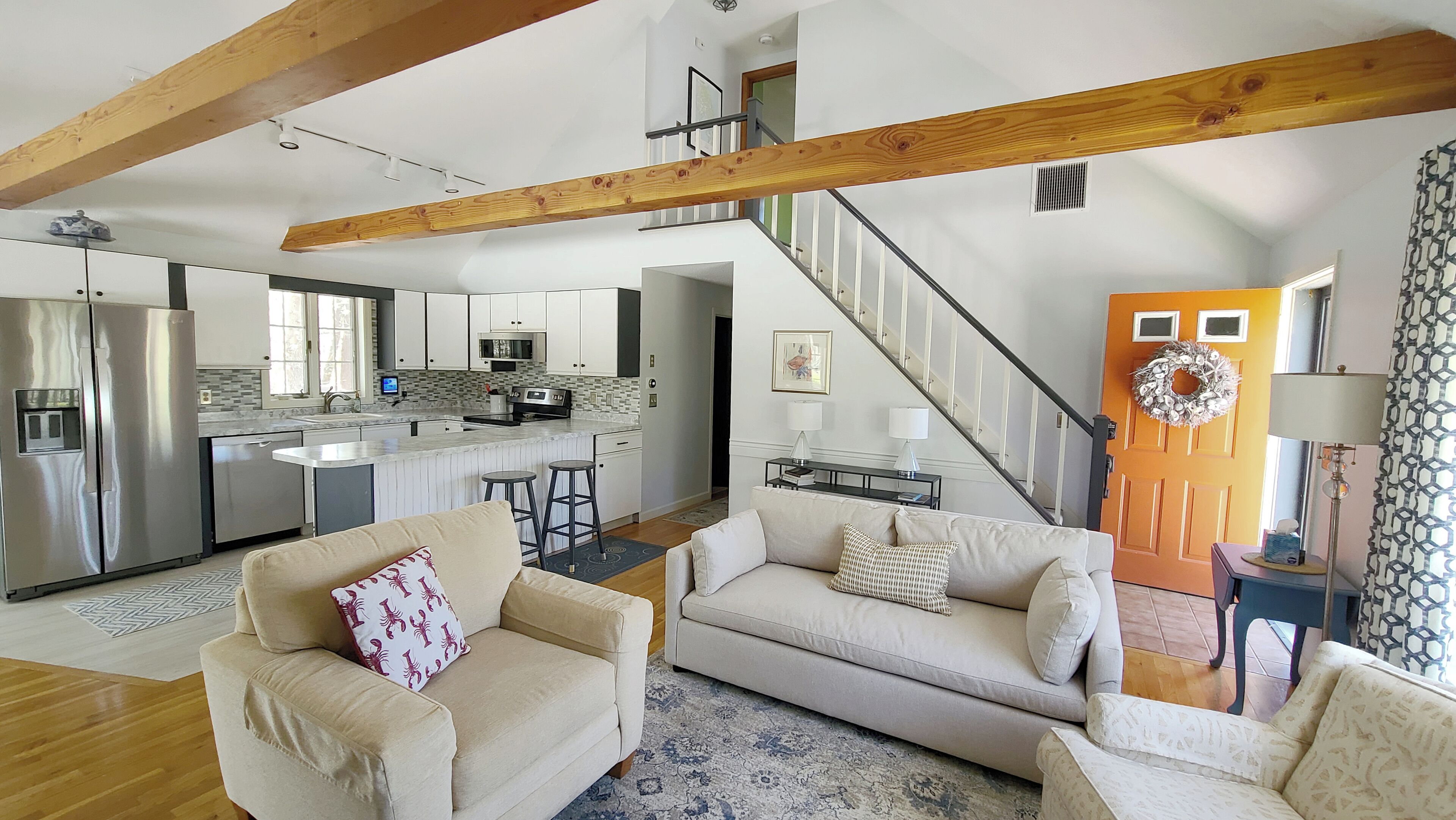 Comfortable 3BD--Central A/C, Enclosed Outdoor Shower, Deck, Close to Gull Pond