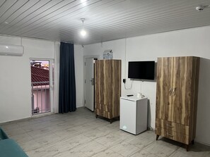 Familien-Vierbettzimmer | Hochwertige Bettwaren, laptopgeeigneter Arbeitsplatz, kostenloses WLAN