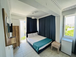 Family Quadruple Room | Premium bedding, laptop workspace, free WiFi, bed sheets - Belek Gold Pansiyon (Serik)